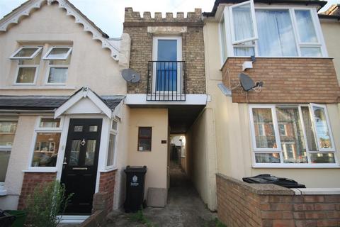 8a Castle Road, Clacton-on-sea, CO15 1JG