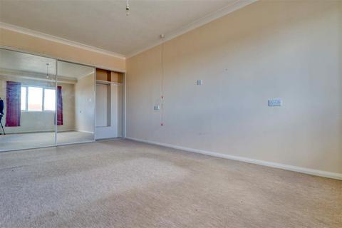 2 bedroom apartment for sale, Clacton on Sea CO15