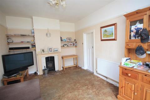 74 Broadway, Jaywick, Clacton-on-sea, CO15 2HF