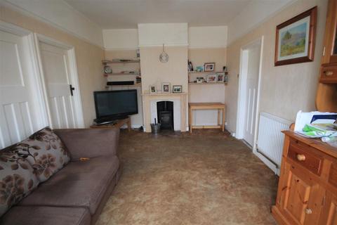 74 Broadway, Jaywick, Clacton-on-sea, CO15 2HF