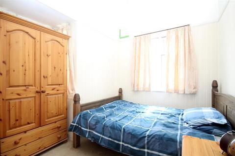 74 Broadway, Jaywick, Clacton-on-sea, CO15 2HF