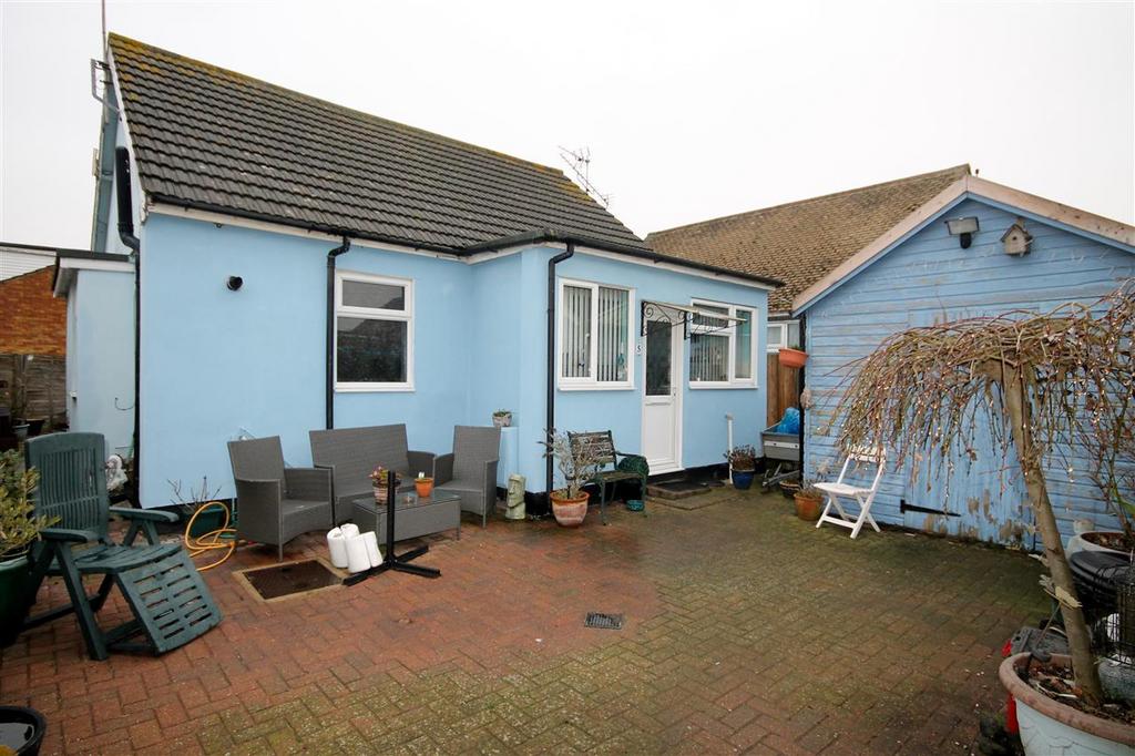 West Clacton CO15 4 bed chalet for sale £130,000