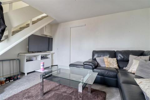 68 Broadway, Jaywick, Clacton-on-sea, CO15 2HF