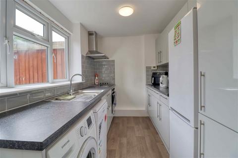 68 Broadway, Jaywick, Clacton-on-sea, CO15 2HF
