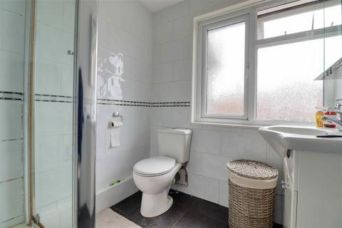 68 Broadway, Jaywick, Clacton-on-sea, CO15 2HF