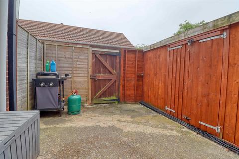 68 Broadway, Jaywick, Clacton-on-sea, CO15 2HF