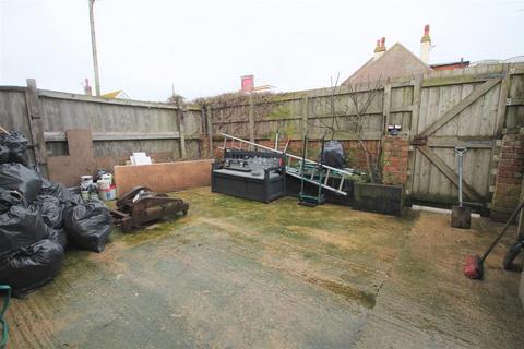 26 Broadway, Jaywick, Clacton-on-sea, CO15 2ER