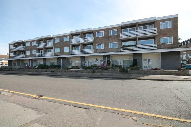 Kings Avenue, Holland on Sea CO15 2 bed apartment for sale £159,995
