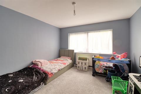 2 bedroom apartment for sale, Carnarvon Road, East Clacton CO15