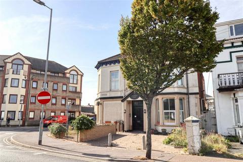 2 bedroom apartment for sale, Carnarvon Road, Clacton on Sea CO15