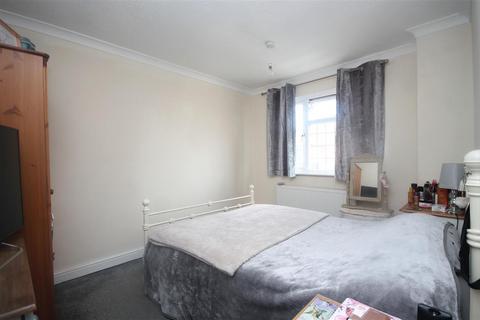 67 Camellia Crescent, Clacton-on-sea, CO16 7EU