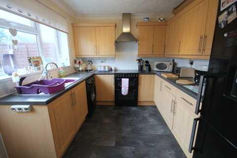 17 Becontree Close, Clacton-on-sea, CO15 4UR