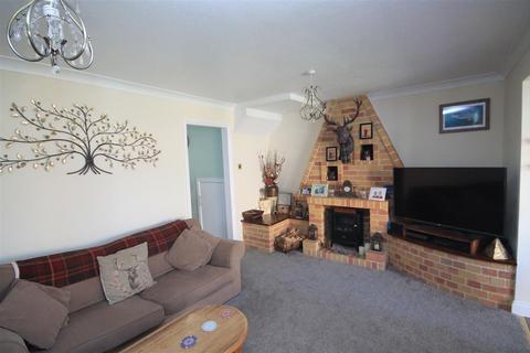 6 Almond Close, Clacton-on-sea, CO15 2BW