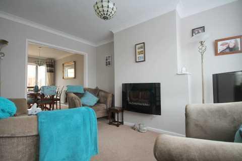 16 Crown Road, Clacton-on-sea, CO15 1AT