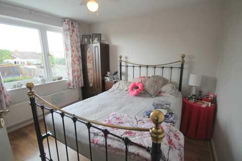 16 Crown Road, Clacton-on-sea, CO15 1AT