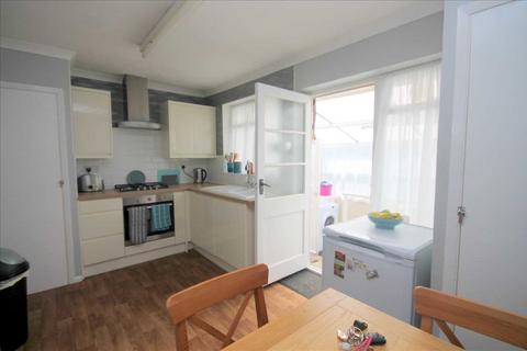 20 Boleyn Way, Jaywick, Clacton-on-sea, CO15 2NZ