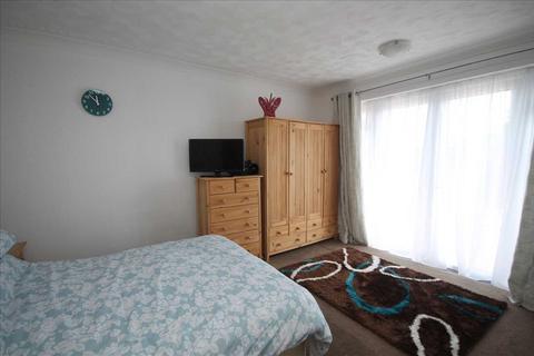 20 Boleyn Way, Jaywick, Clacton-on-sea, CO15 2NZ