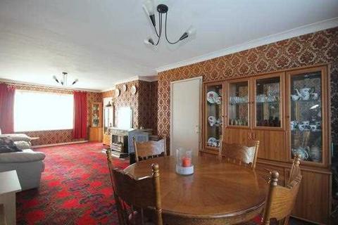 24 Chaucer Close, Jaywick, Clacton-on-sea, CO15 2PZ