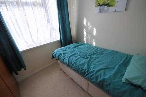 24 Chaucer Close, Jaywick, Clacton-on-sea, CO15 2PZ