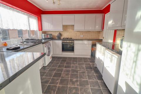 47 Crossways, Jaywick, Clacton-on-sea, CO15 2NB