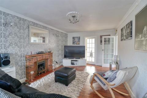47 Crossways, Jaywick, Clacton-on-sea, CO15 2NB