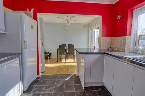 47 Crossways, Jaywick, Clacton-on-sea, CO15 2NB