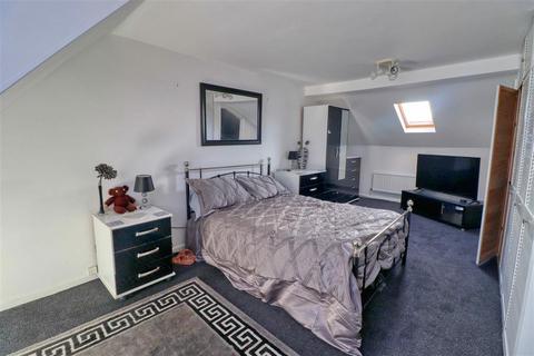 47 Crossways, Jaywick, Clacton-on-sea, CO15 2NB