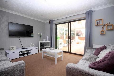 28 Cottage Grove, Clacton-on-sea, CO16 8DH