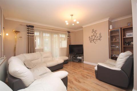 24 Crown Road, Clacton-on-sea, CO15 1AT