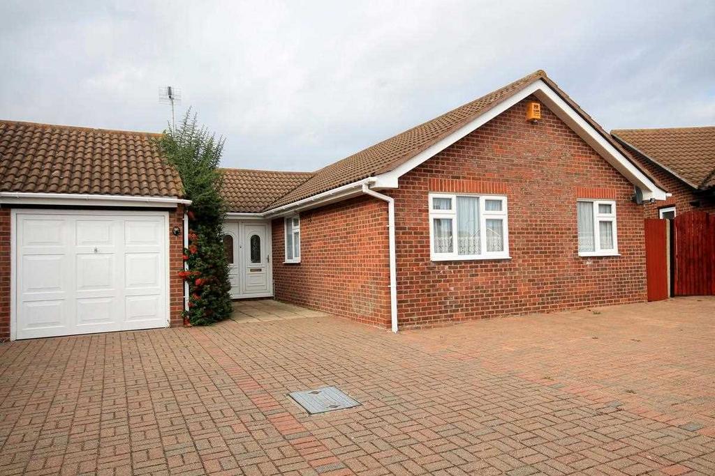 Clacton on Sea CO16 2 bed bungalow for sale £250,000