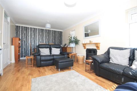 8 Blake Drive, Clacton-on-sea, CO16 8ED