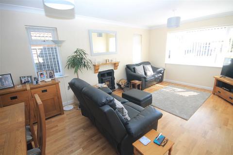 8 Blake Drive, Clacton-on-sea, CO16 8ED
