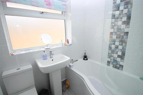 8 Blake Drive, Clacton-on-sea, CO16 8ED