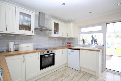 8 Blake Drive, Clacton-on-sea, CO16 8ED
