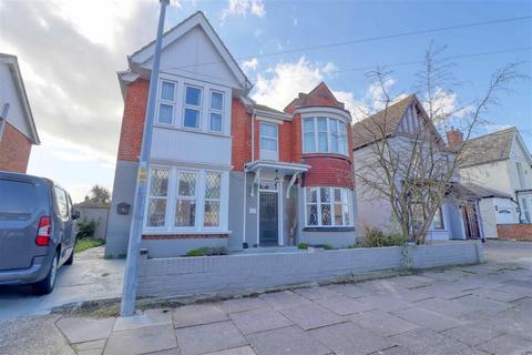 21 Beaconsfield Road, Clacton-on-sea, CO15 6BU