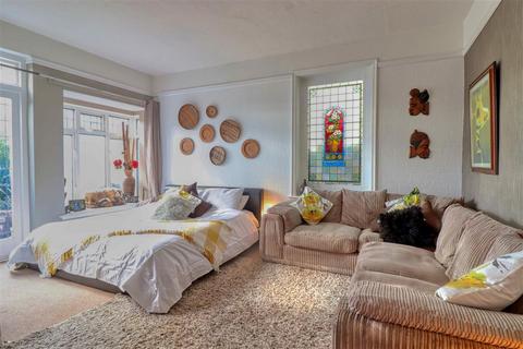21 Beaconsfield Road, Clacton-on-sea, CO15 6BU