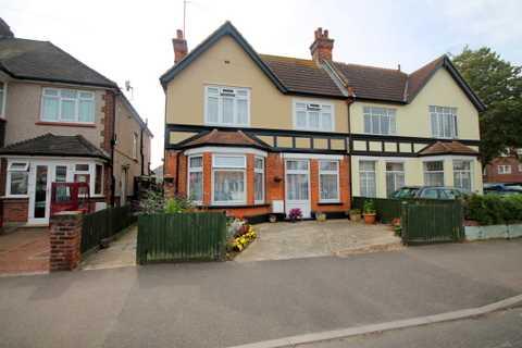 39 Chapman Road, Clacton-on-sea, CO15 6PT