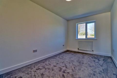 8 Daniell Close, Clacton-on-sea, CO16 8FT