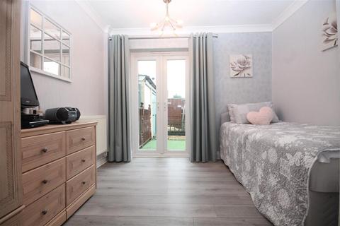 2 Blake Drive, Clacton-on-sea, CO16 8ED