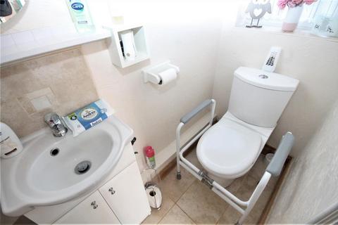 2 Blake Drive, Clacton-on-sea, CO16 8ED