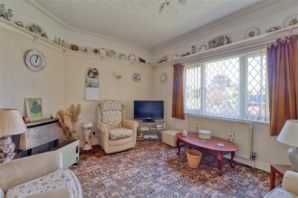East Clacton CO15 3 bed semidetached house for sale £275,000