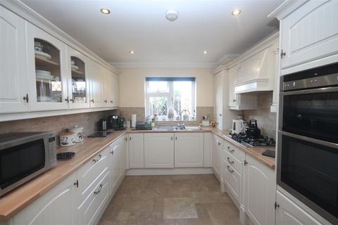 16 Abbigail Gardens, Clacton-on-sea, CO15 6QS