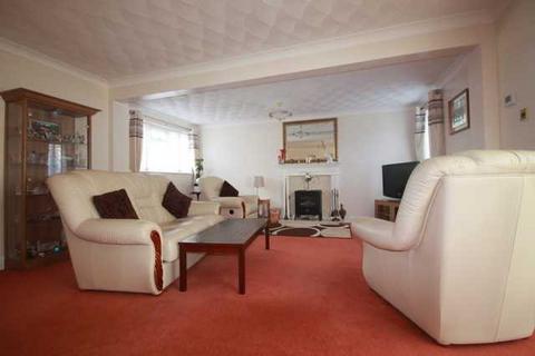16 Bawdsey Close, Clacton-on-sea, CO16 7LL