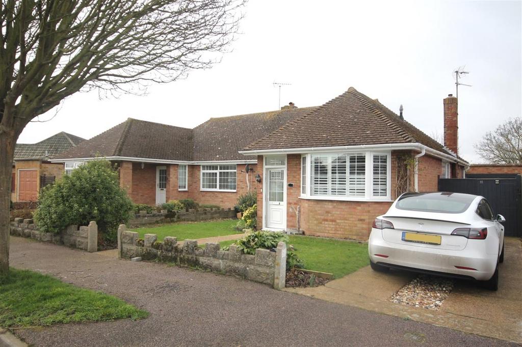 Kirby Cross, Frinton on Sea CO13 2 bed bungalow for sale £325,000
