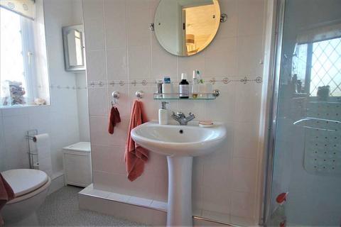 18 Dunthorpe Road, Clacton-on-sea, CO16 8YN