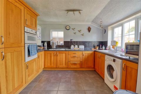 4 bedroom semi-detached house for sale, East Clacton CO15