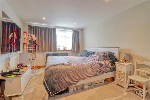 44 Cherry Tree Avenue, Clacton-on-sea, CO15 1AR