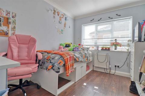 44 Cherry Tree Avenue, Clacton-on-sea, CO15 1AR