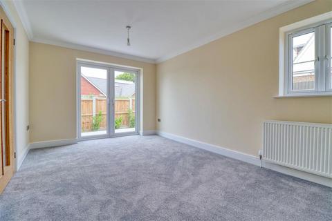 2 bedroom detached house for sale, Frinton on Sea CO13