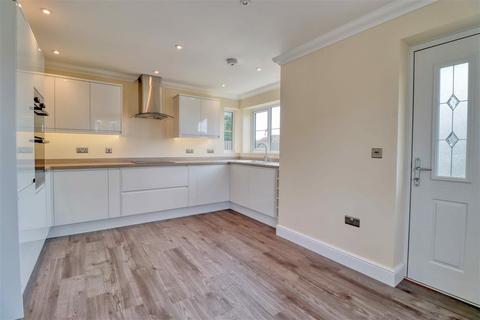 2 bedroom detached house for sale, Frinton on Sea CO13